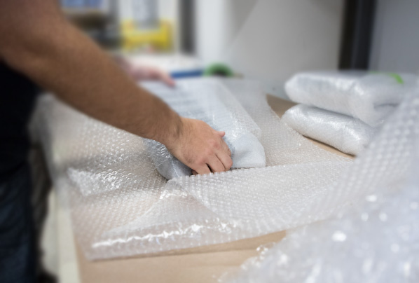 `` Evolution of cushioning packaging materials '' traditional bubble cloth → Styrofoam → strong bubble cloth